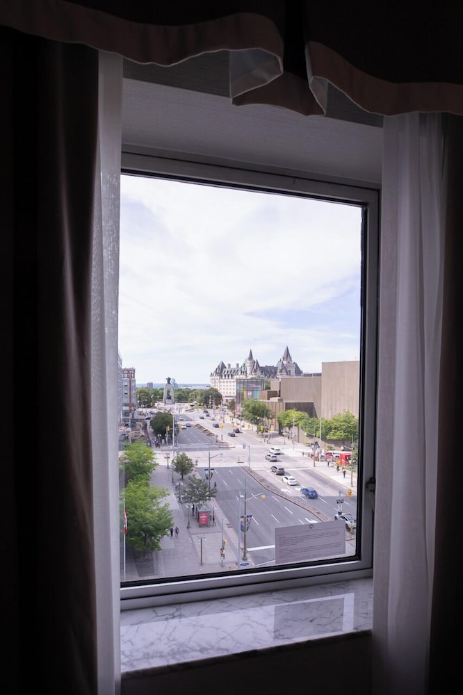 Lord Elgin Hotel 40/71