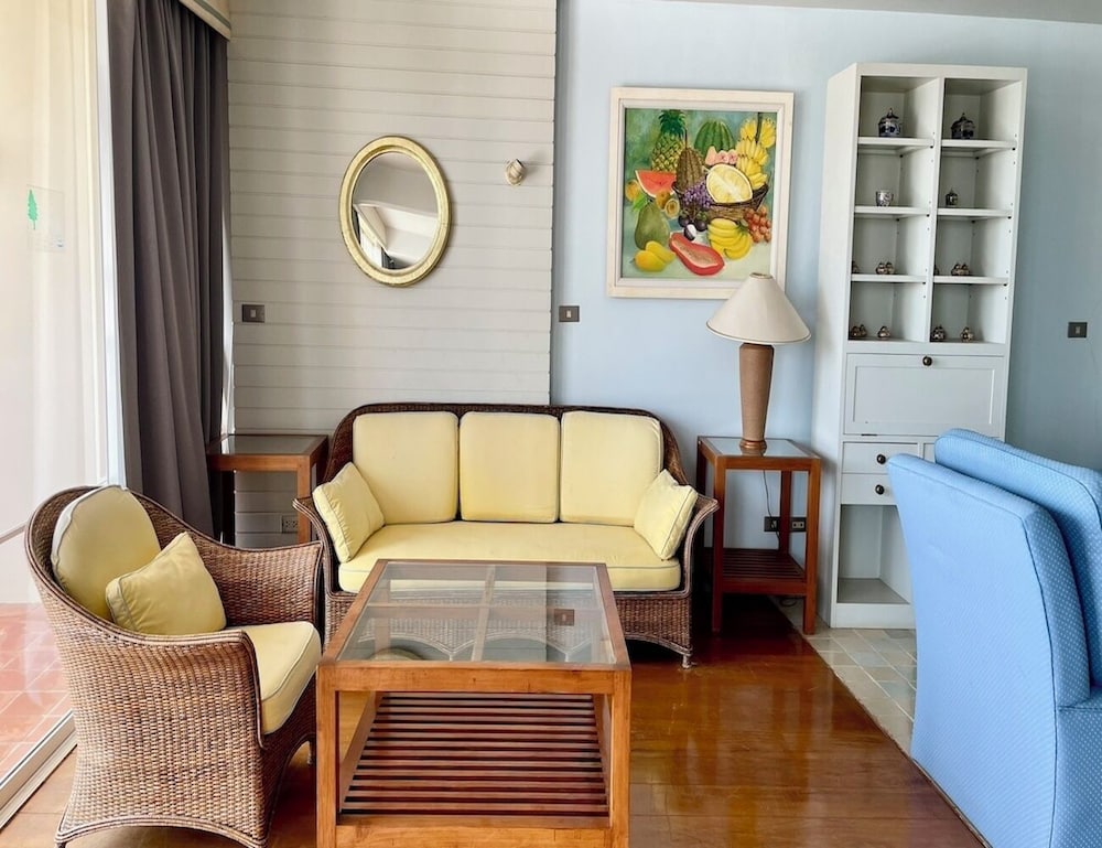 Chom View Hotel Hua Hin 25/50