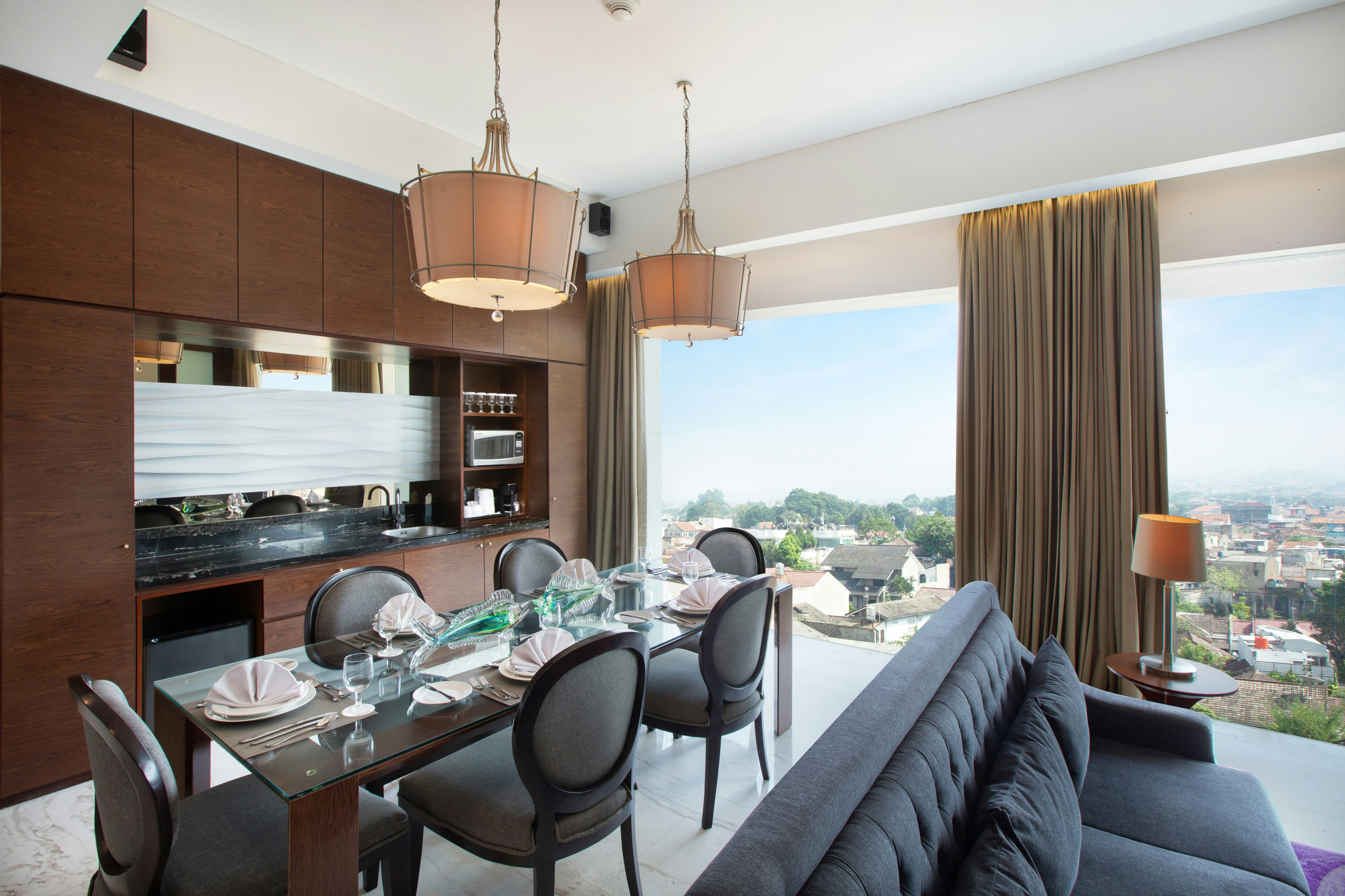 Holiday Inn Pasteur 33/50