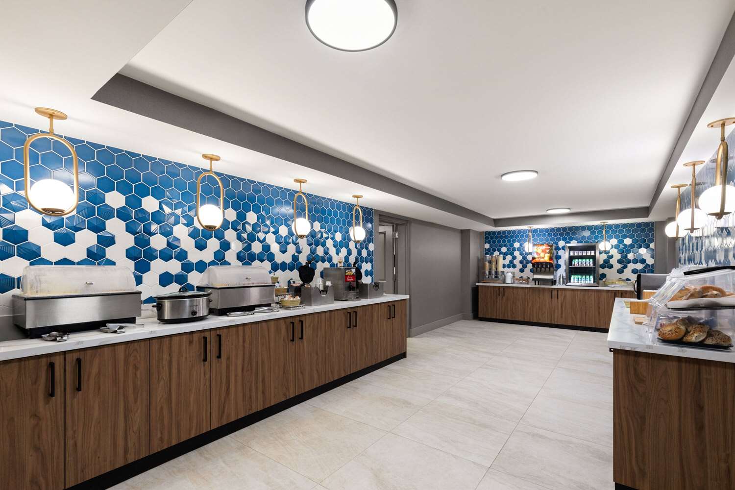 La Quinta Inn & Suites by Wyndham Knoxville Papermill 6/45