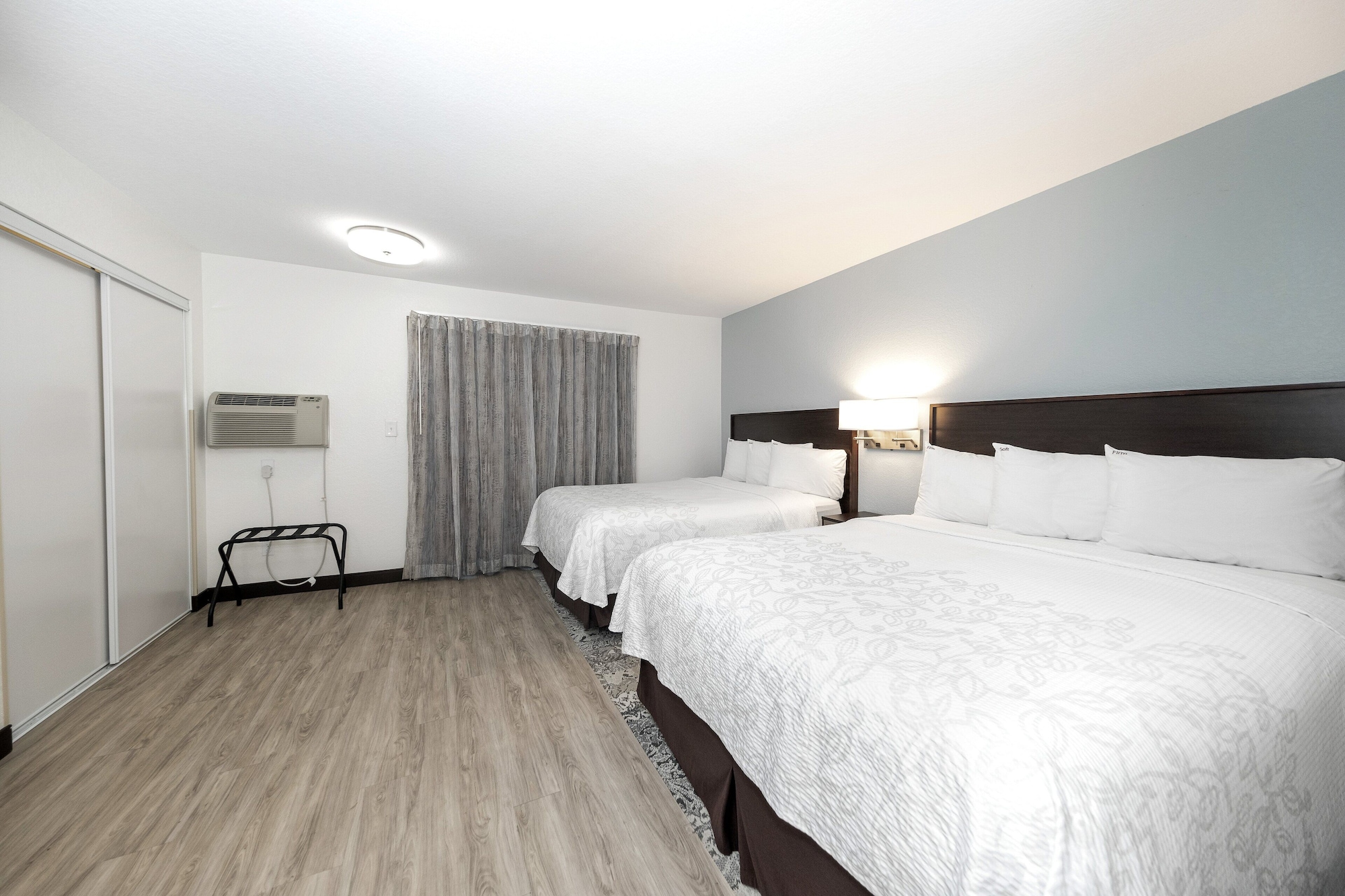 SUITE, 2 QUEEN BEDS, KITCHEN, ACCESSIBLE