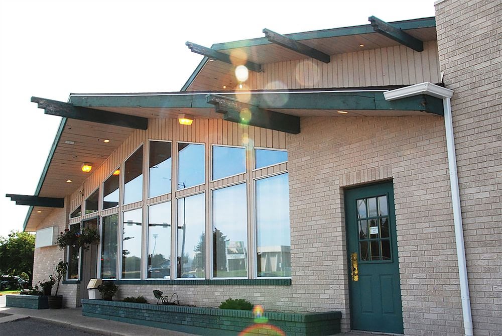 Superlodge Canada Lethbridge 2/31