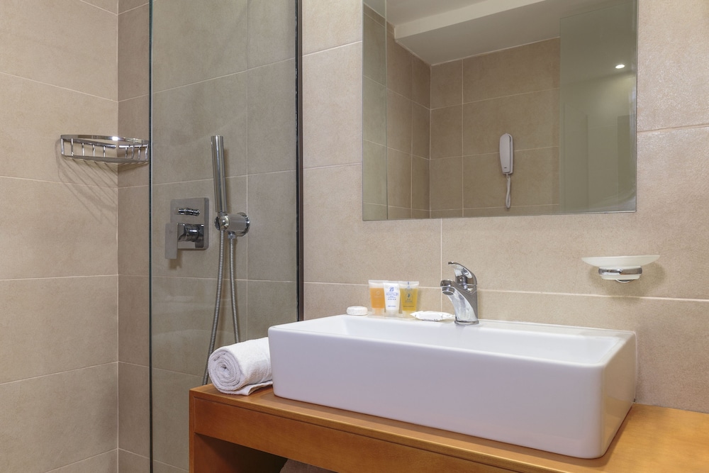 Athena Hotel 43/44