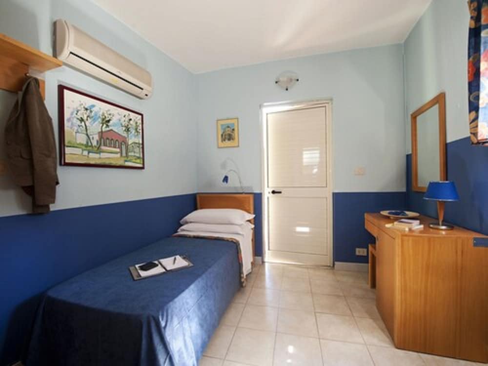 ECONOMY, BUNGALOW