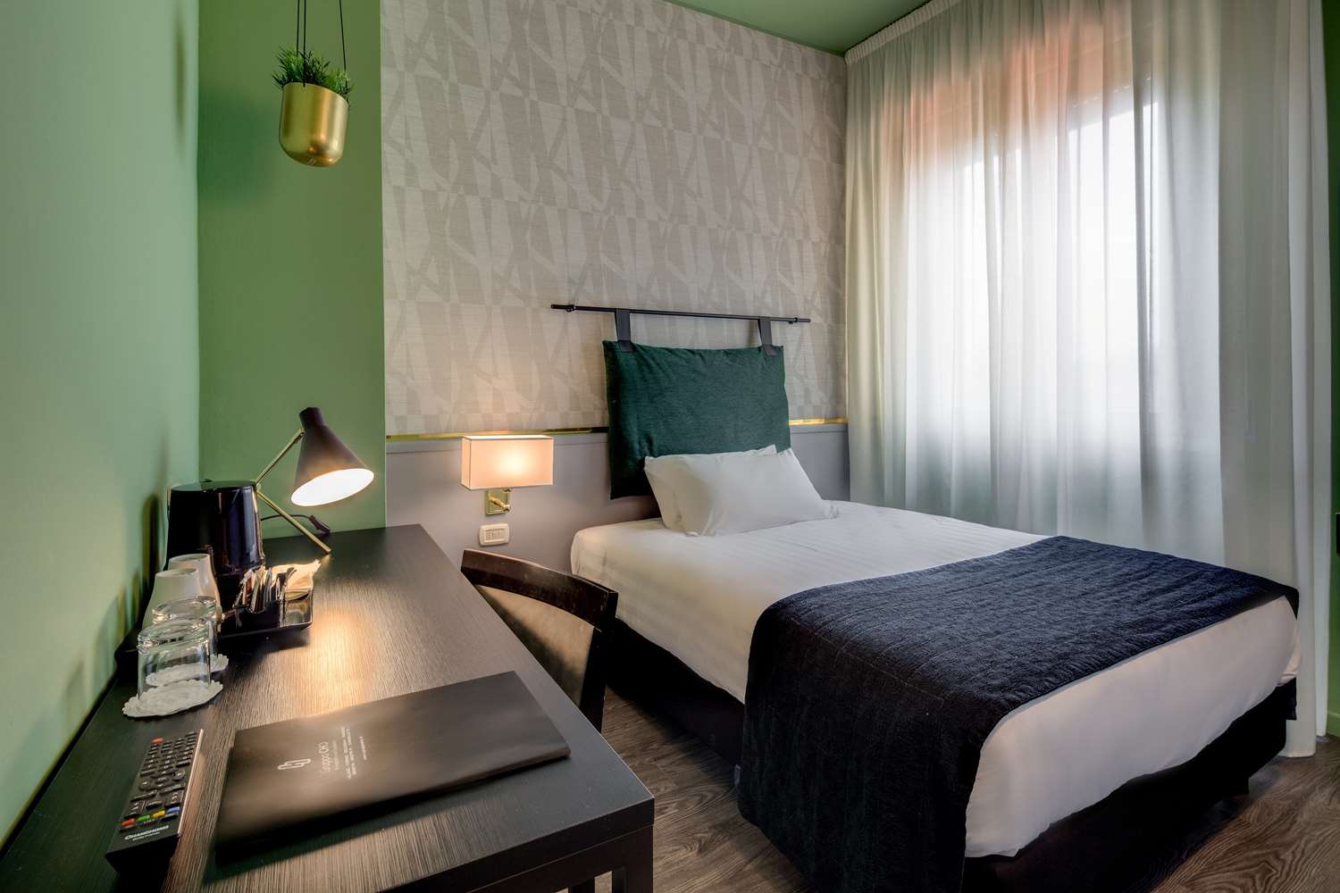 Petite, Single Bed