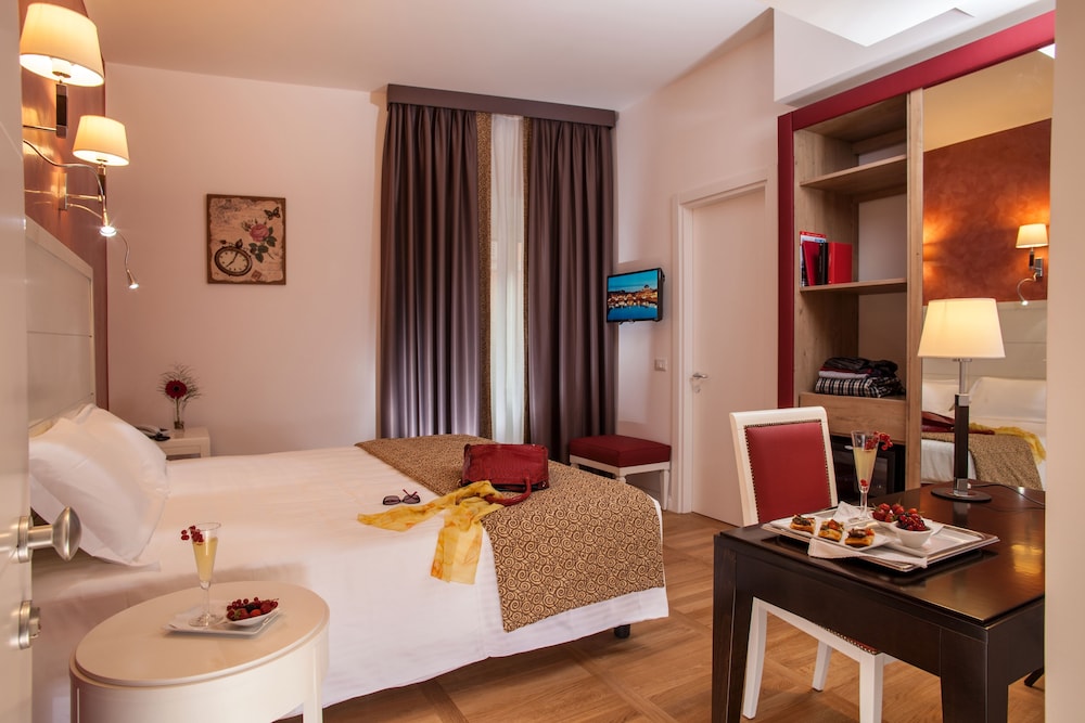 FLORIS HOTEL 50/73