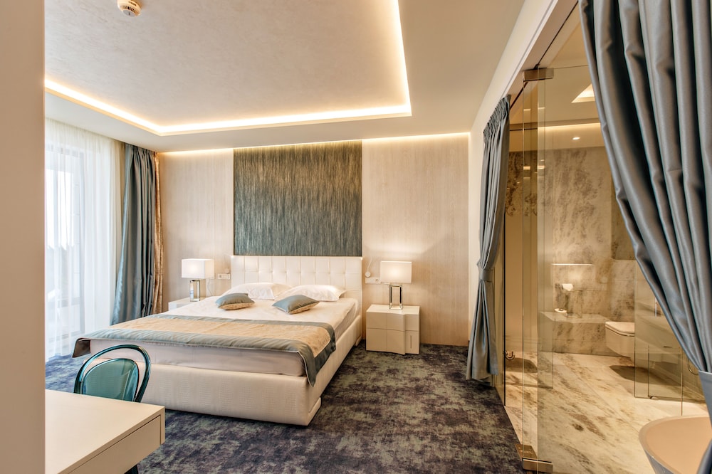 Hotel Opera Mamaia 35/70