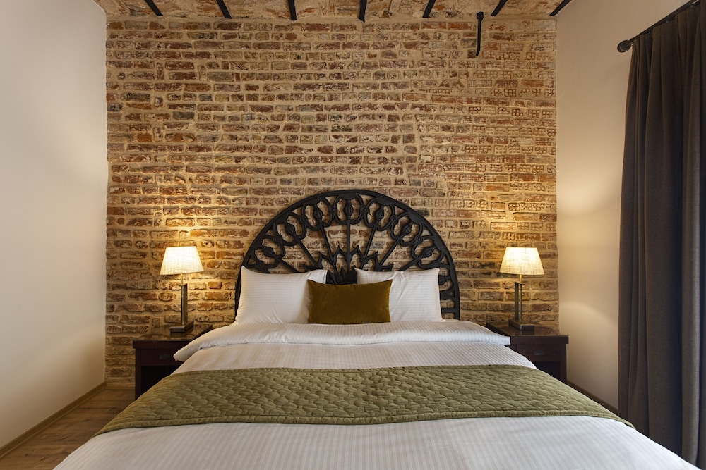 Mest Hotel 12/46