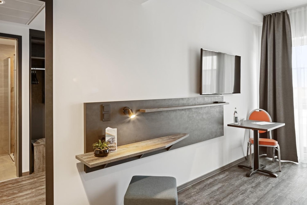Hotel Amper 34/34
