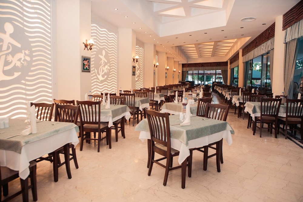 Lancora Beach Hotel 32/50