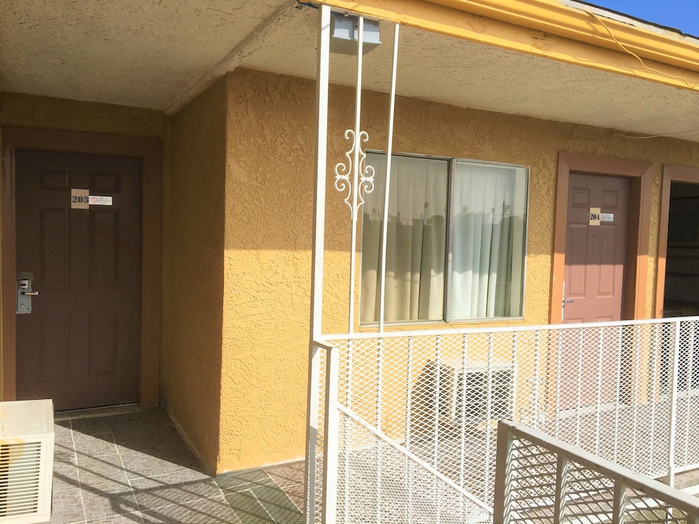 4 Star Motel 14/35