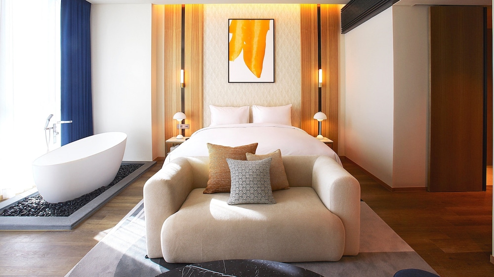 جناح بسرير كينج مع أريكة، voco Seoul Gangnam, an IHG Hotel 2/9