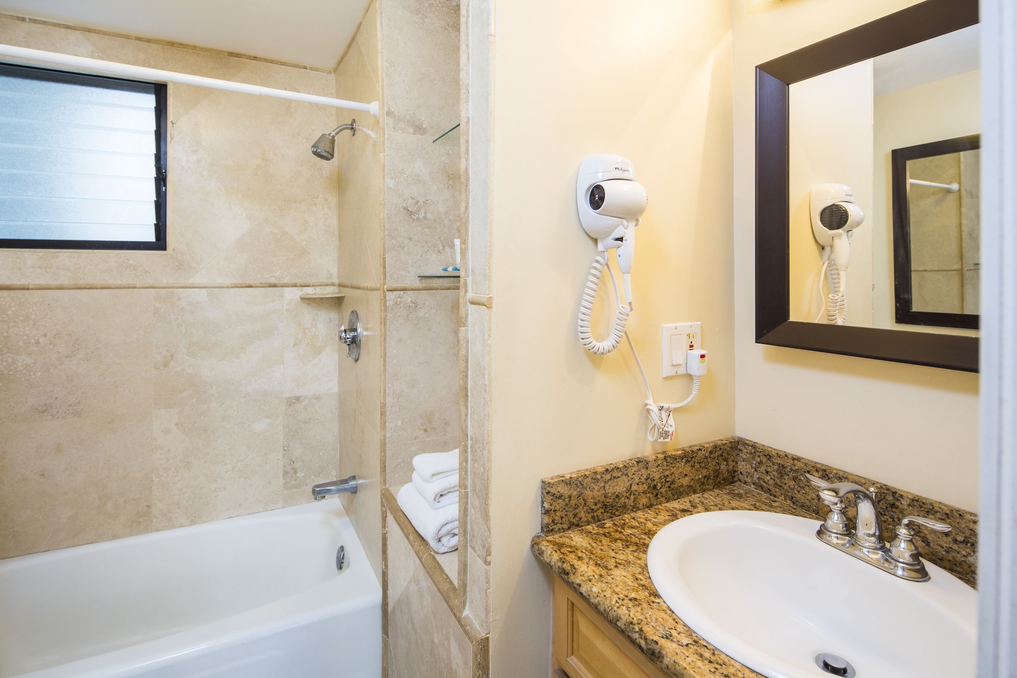 DELUXE, STUDIO, SUN DECK, KITCHENETTE