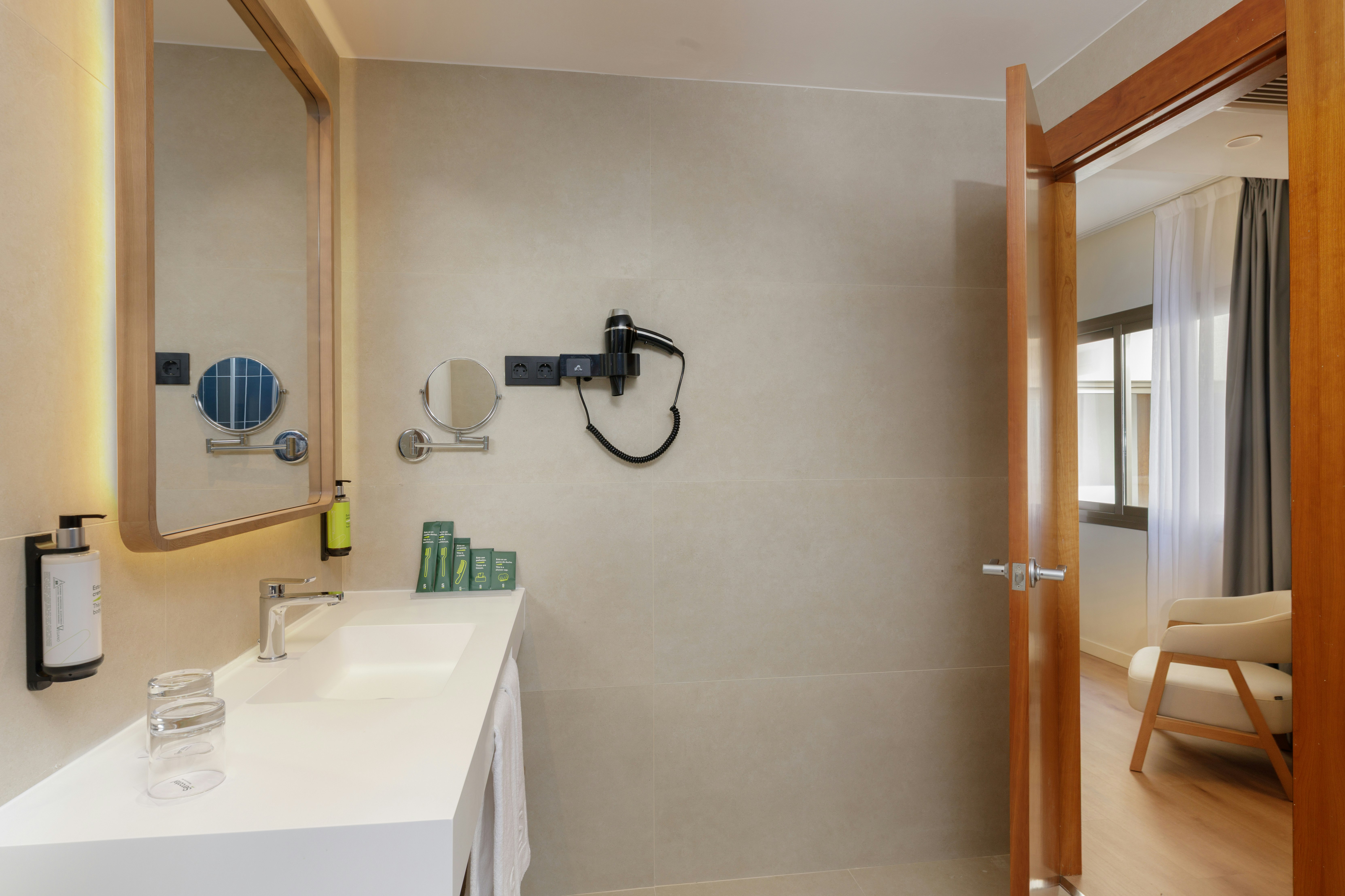 غرفة كلاسيكية بسرير مزدوج بشرفة، Kalma Sitges Hotel 5/5