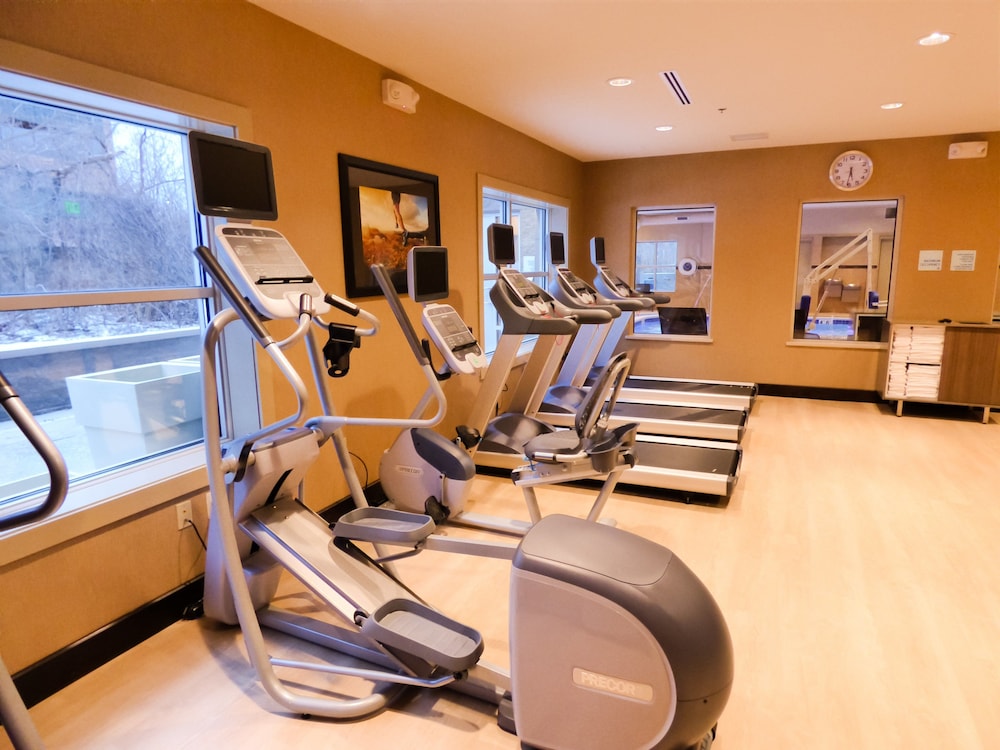 Holiday Inn Express And Suites Plymouth Ann Arbor Area 25/50