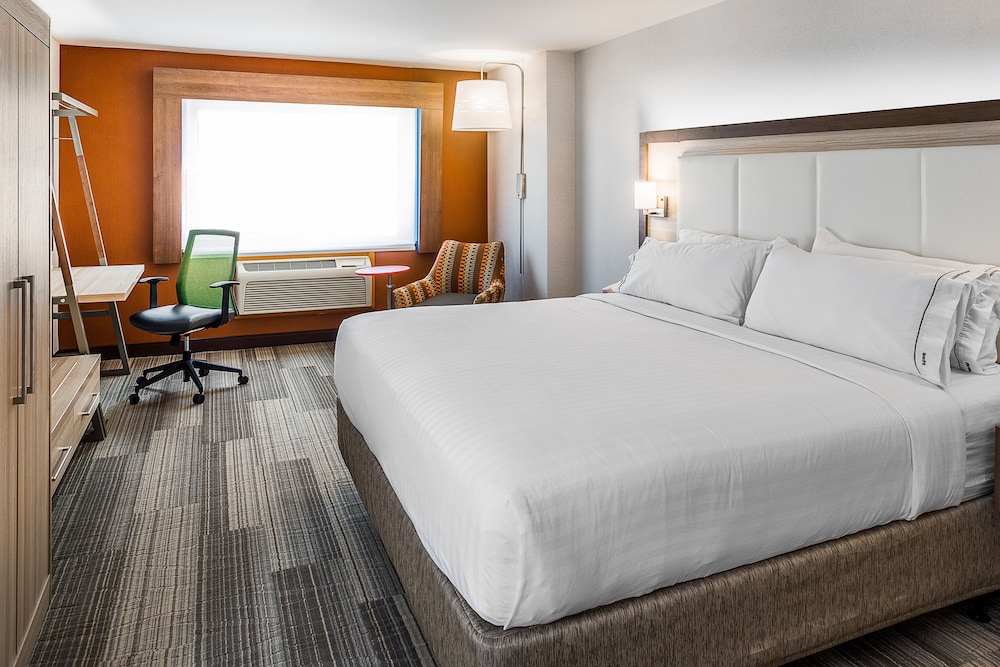 Holiday Inn Express And Suites Halifax Bedford 16/64