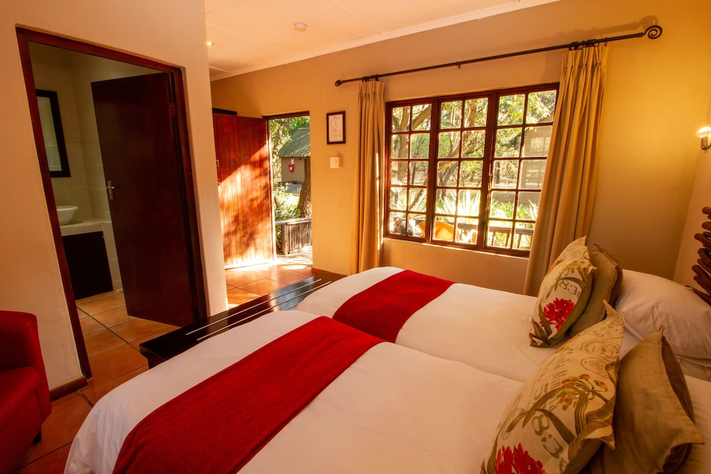 Emdoneni Lodge with Animal Care and Rehab Centre 23/66