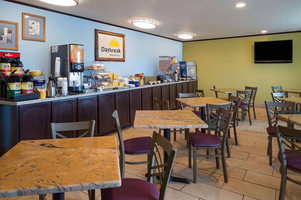 Days Inn & Suites By Wyndham Spokane Airport Airway Heights 31/41