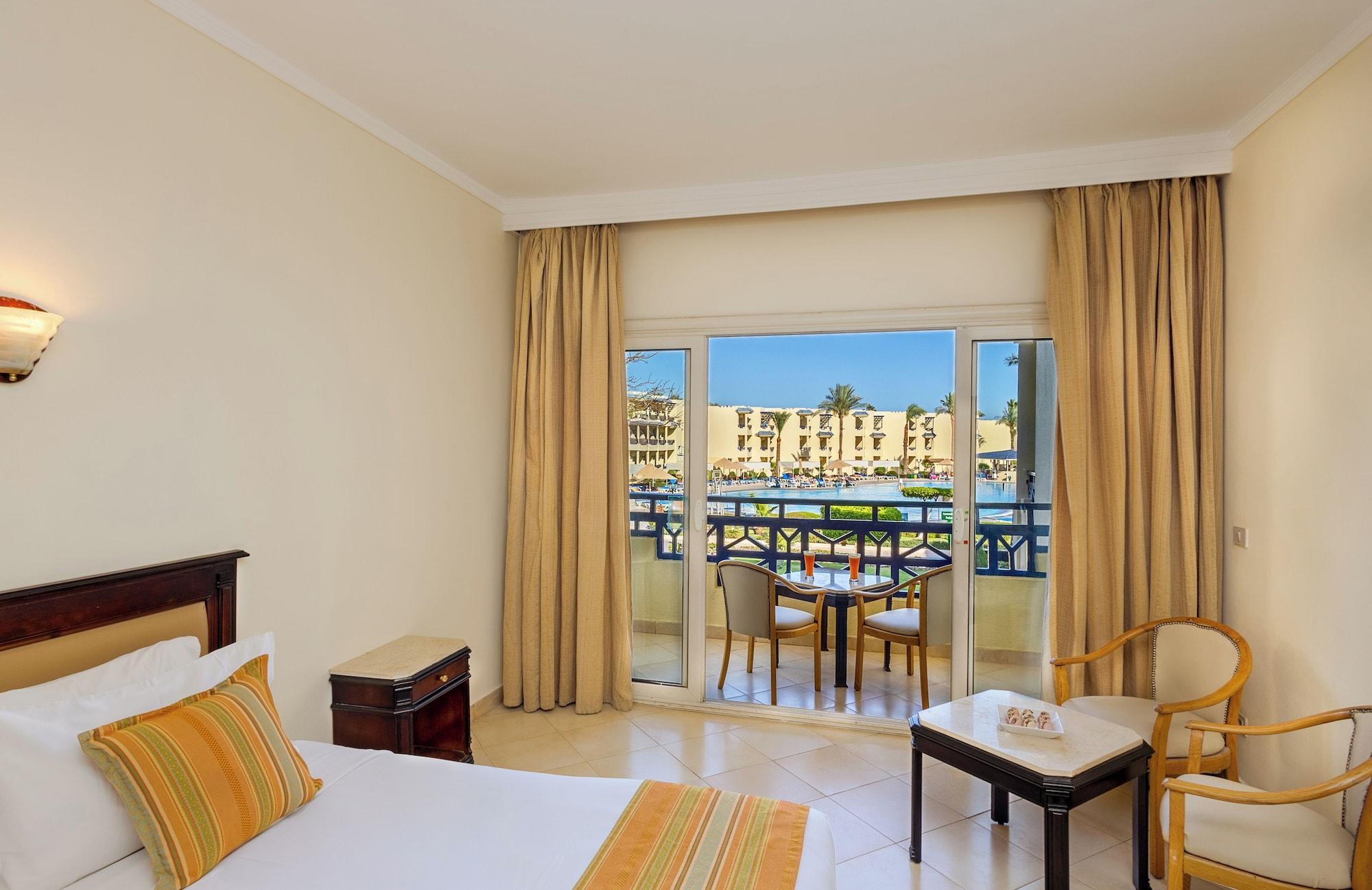 Standard, Multiple Beds, Pool View