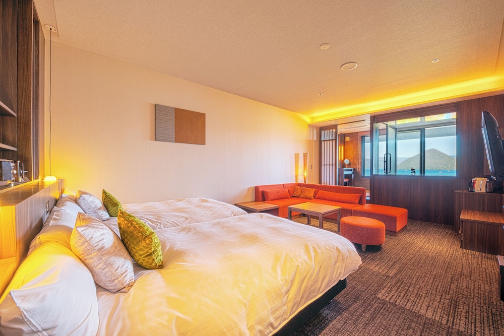 Exective Twin Room with Cypress Onsen View Bath Non Smoking، Hotel Premium Lake Toya 3/10