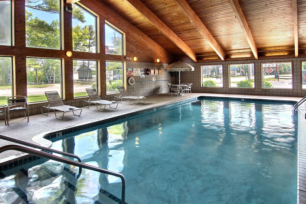 Blossom Hotel & Suites Traverse City 35/64