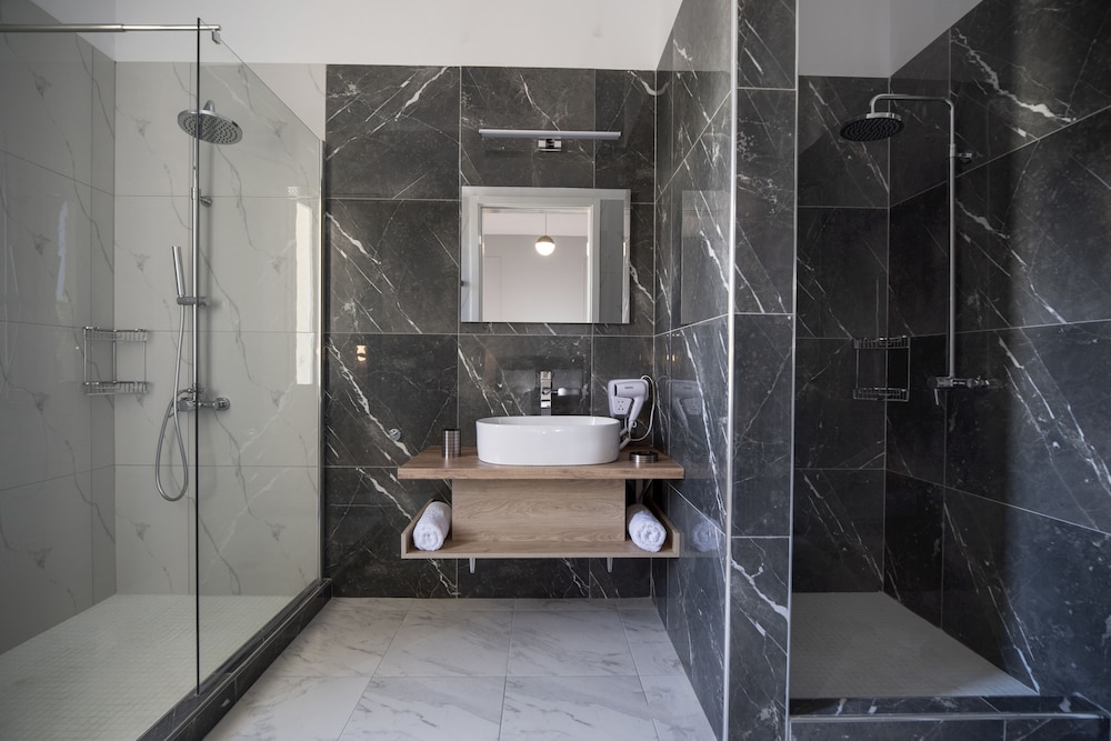 Plaka Arch Suites 40/41