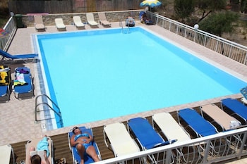 Acropolis Apartments 6/18