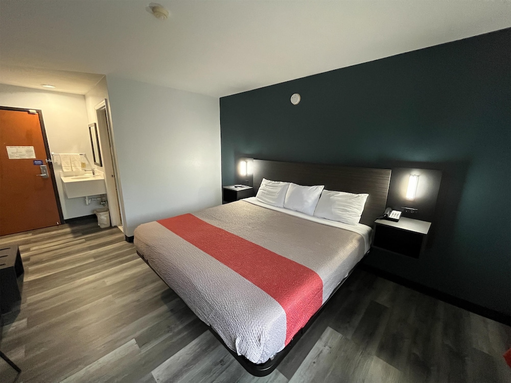 Studio6 Suites Urbana, IL 13/26