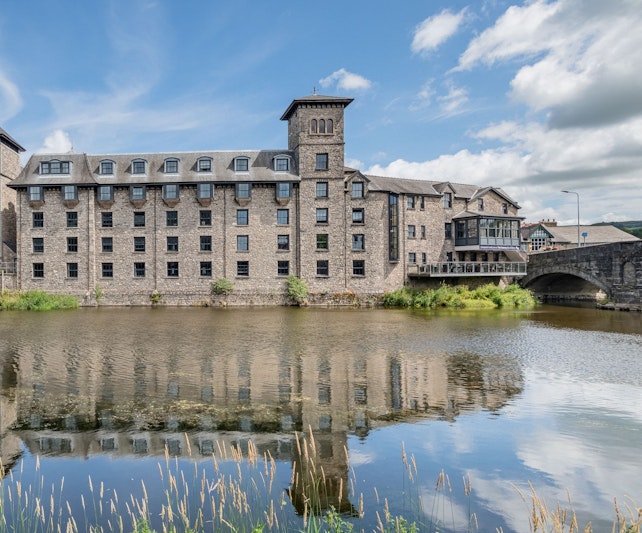 Riverside Hotel 20/22