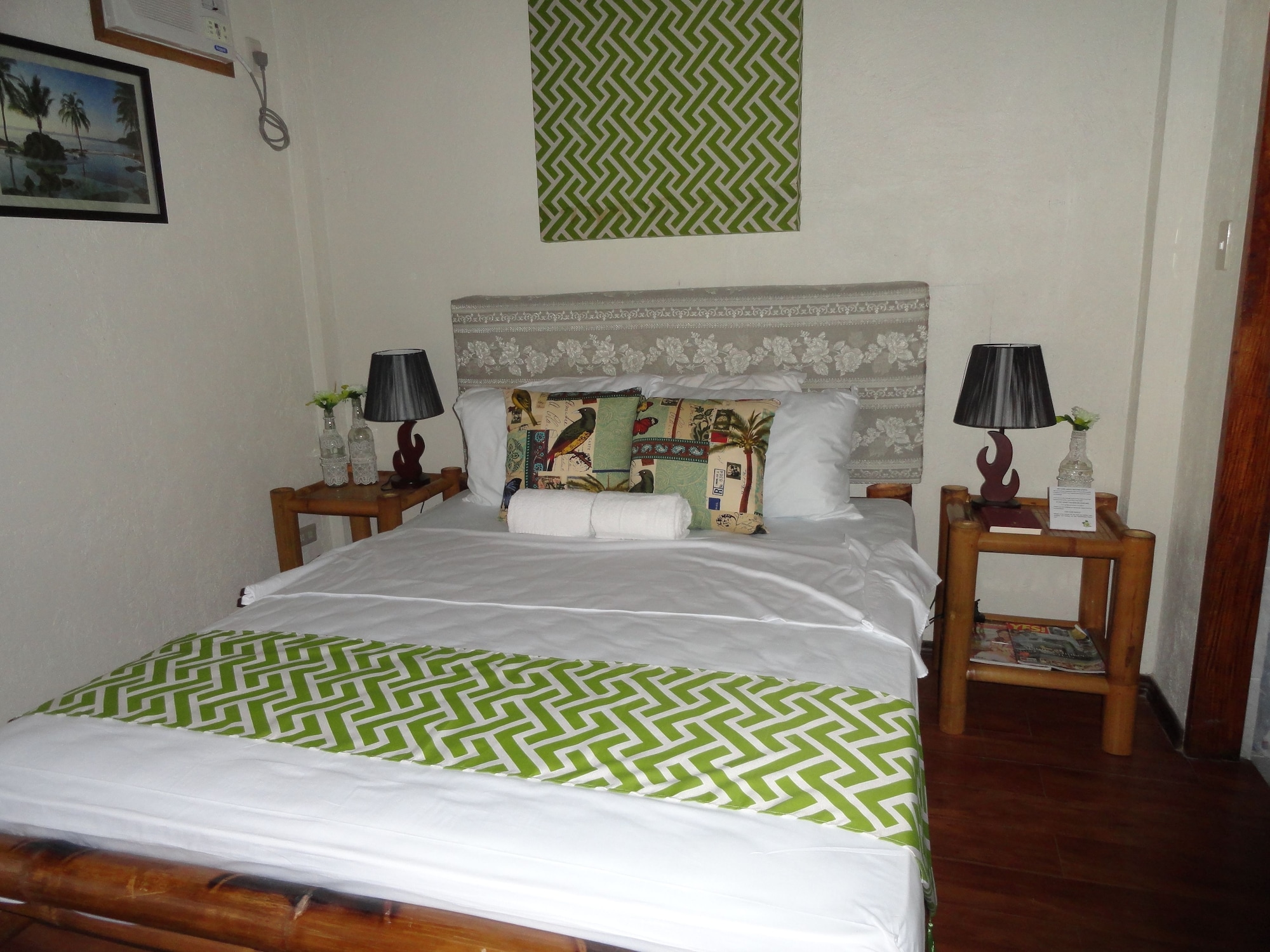 DELUXE, DOUBLE OR TWIN BED