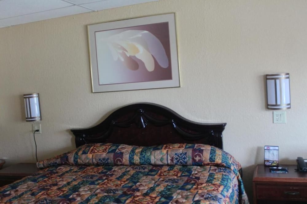 Express INN (ex Knights Inn Norfolk) 16/25
