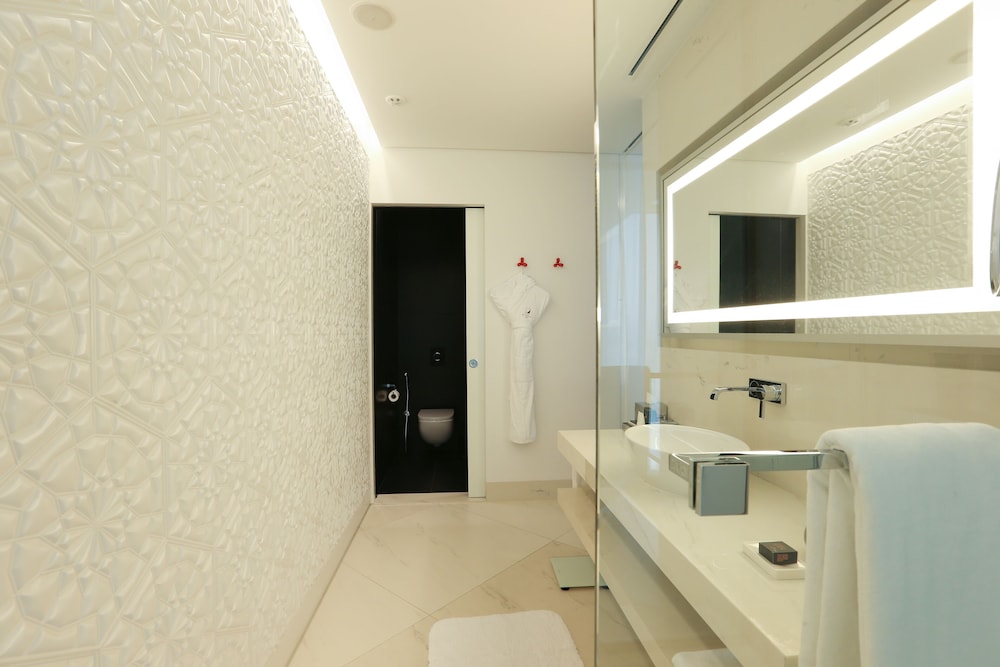 غرفة قياسية بسرير كينج، Mondrian Doha 5/7