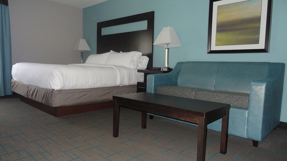 Suite, King Bed, Living Area