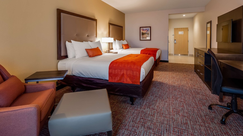 Best Western Plus Elizabethtown Inn & Suites 32/32