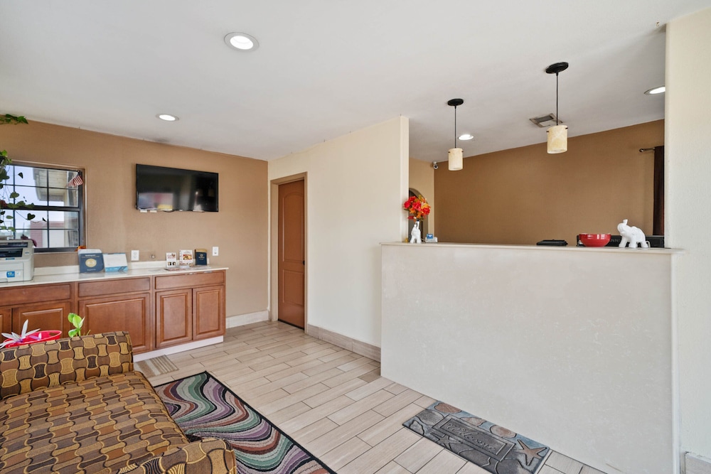 OYO Hotel Beeville US 181 3/64