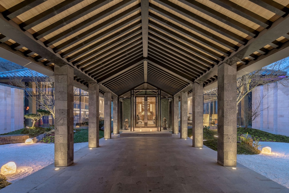 Howard Johnson Huashuiwan Hot Springs Resort Chengdu 7/41