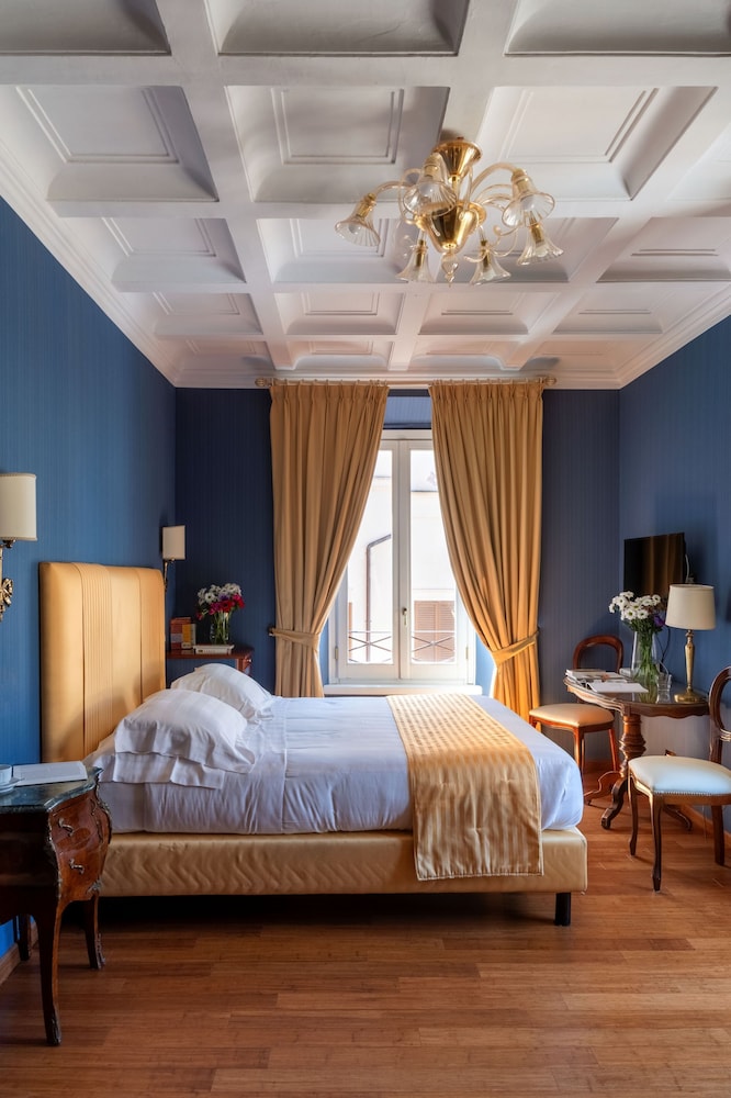 غرفة قياسية رباعية بسرير كينج وسريرين منفصلين، Hotel Scalinata Di Spagna 4/10