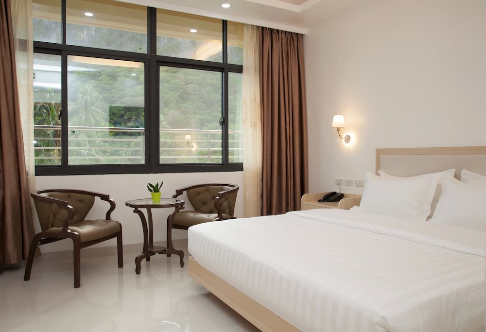One El Nido Suite 42/96