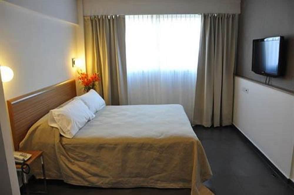 Roberta, Suite, Queen Bed