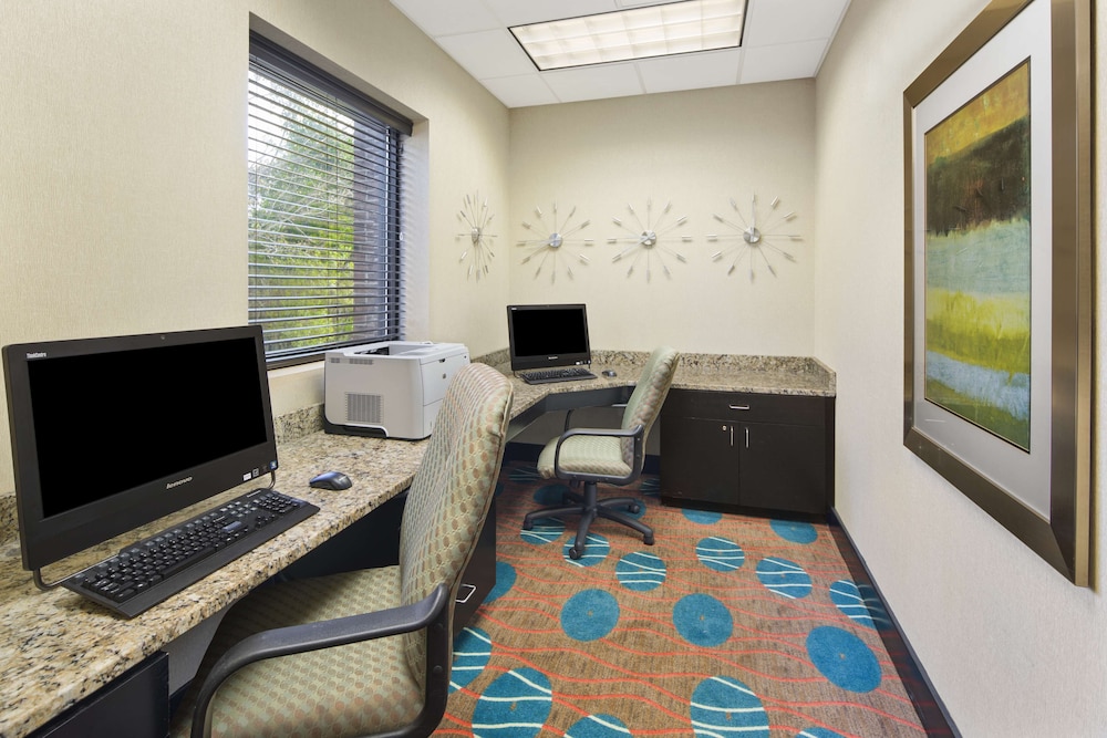 Hampton Inn Columbia I20 Clemson Road Hotel 32/47