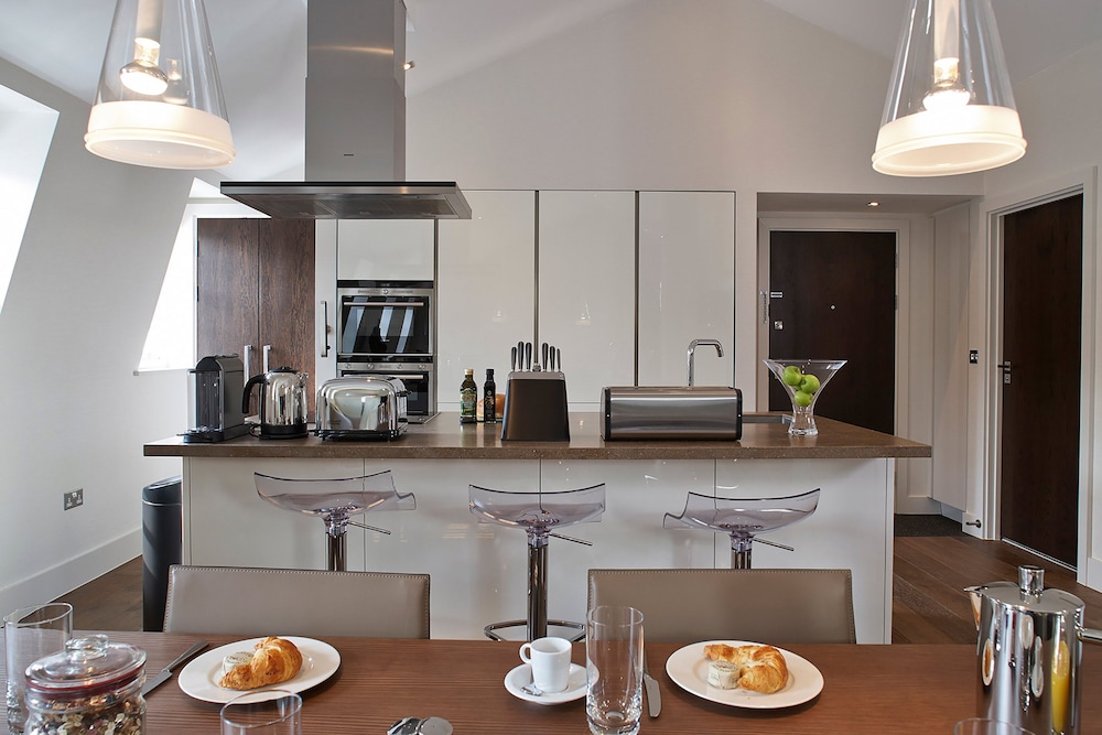 Cheval Knightsbridge 36/50