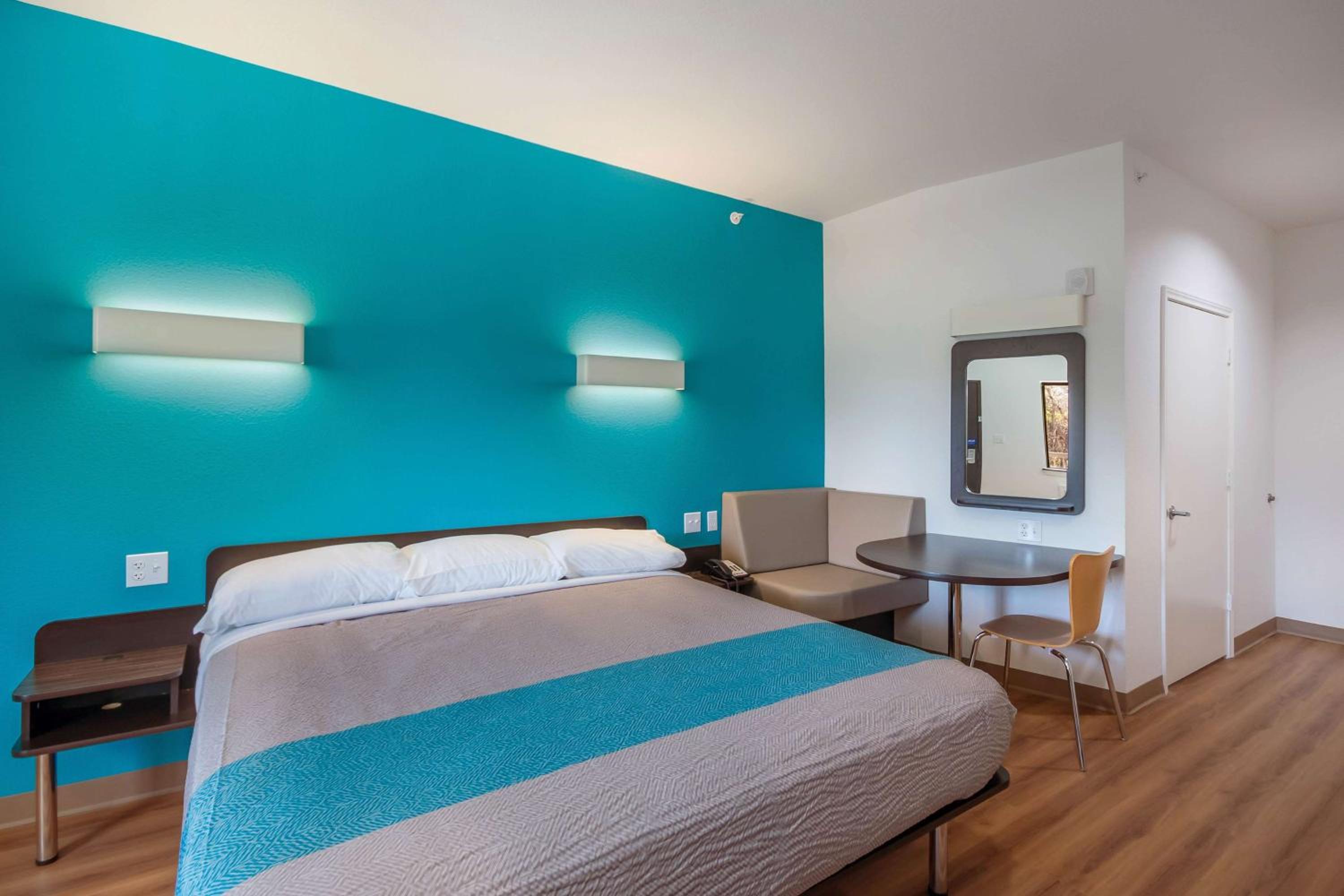 جناح ديلوكس بسرير كينج للمدخنين، Motel6 Channelview, TX 5/10