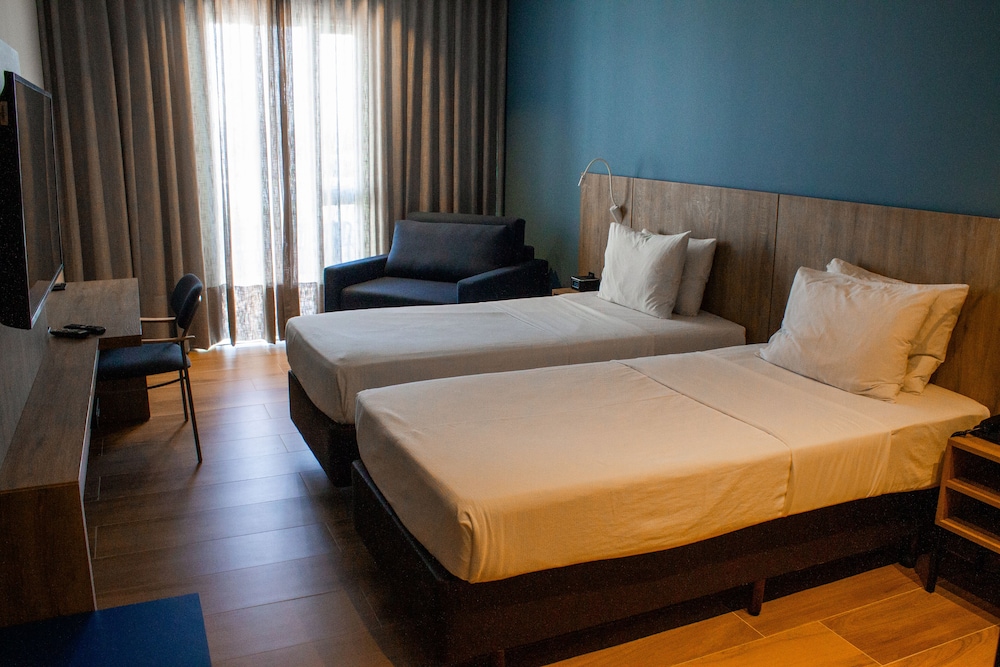 DELUXE, TWIN BEDS