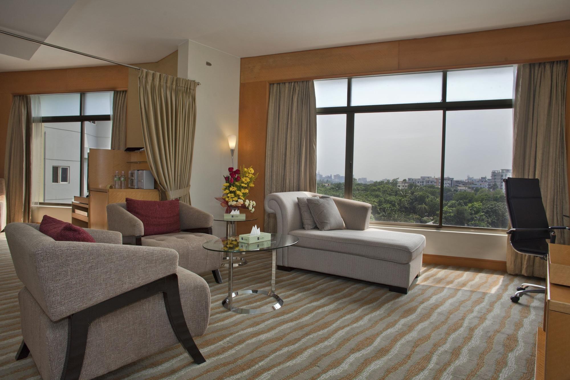 Lakeshore Hotel & Apartments 44/66