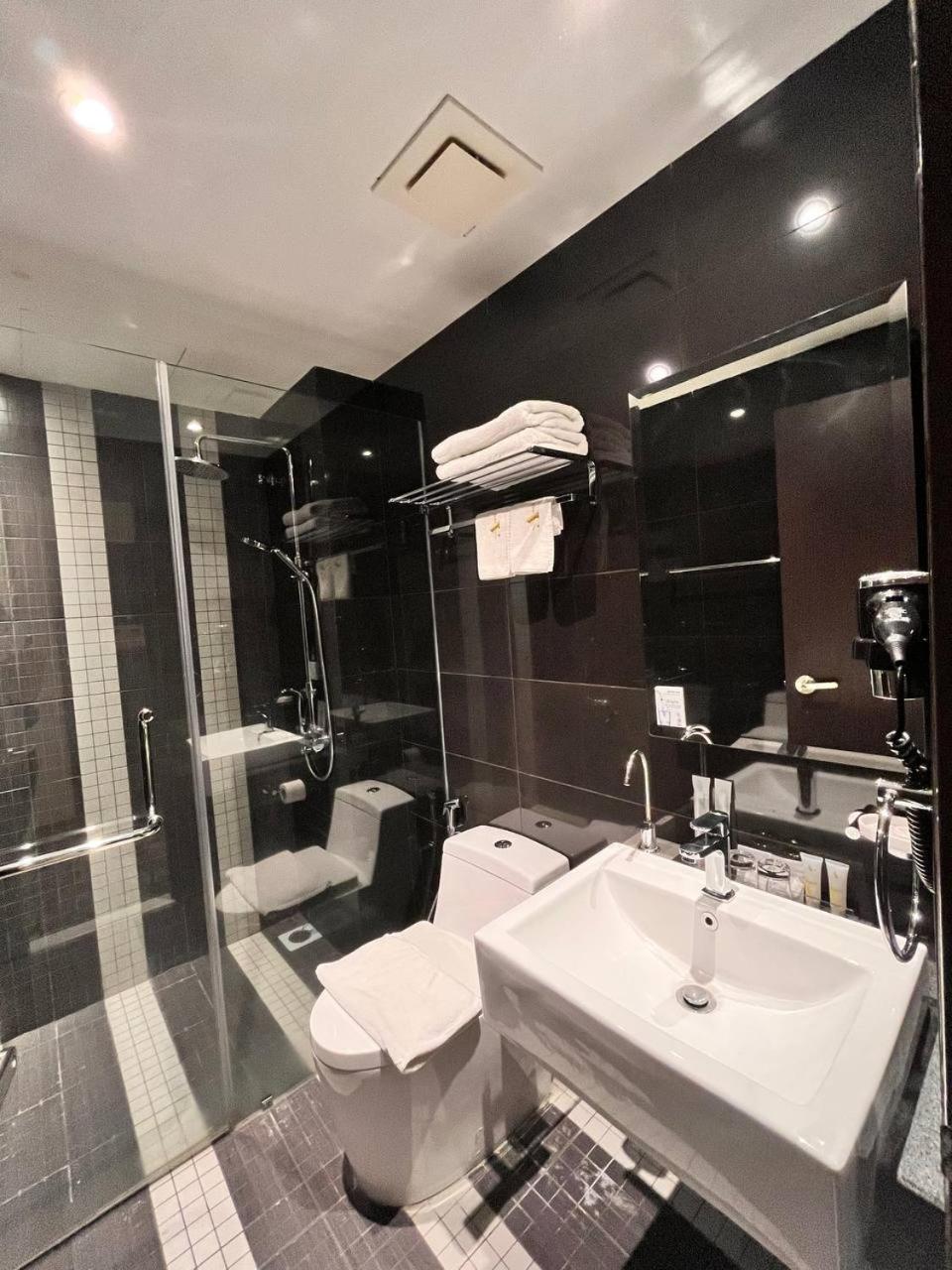 غرفة ديلوكس بسرير كينج، Hotel Damai Kuala Lumpur 3/3