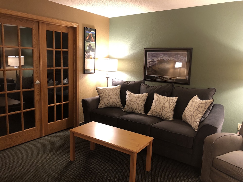 Boarders Inn & Suites by Cobblestone Hotels - Fayette 25/50