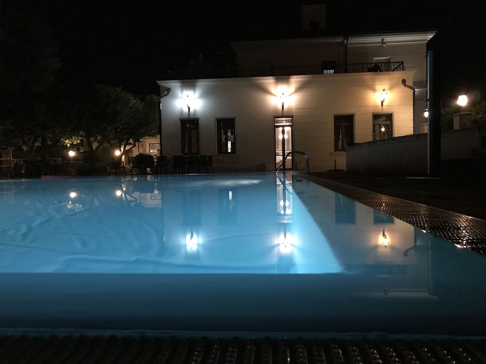 Dogana Hotel 6/65