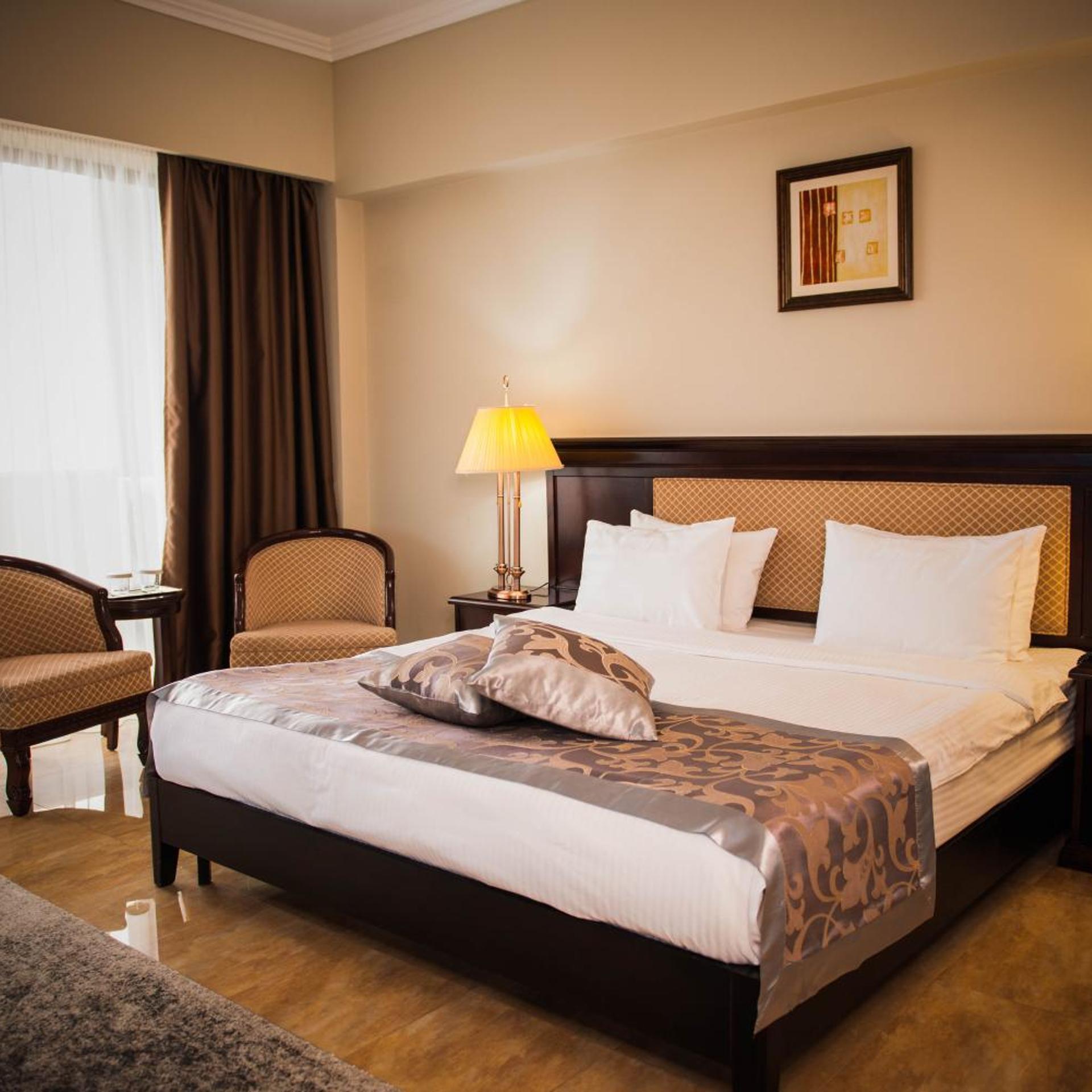 Family Suite, Senior
