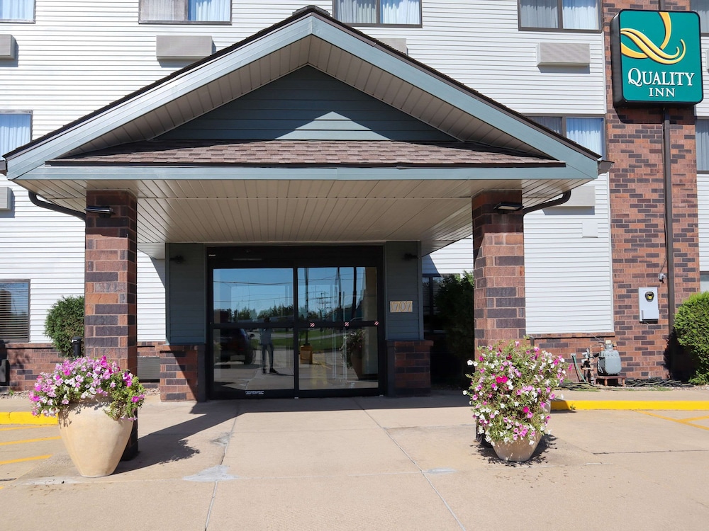 Quality Inn & Suites Bloomington I-55 and I-74 3/39