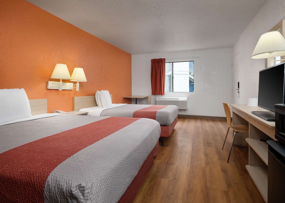 Motel6 Buena Park, CA - Knotts Berry Farm - Disneyland 18/34